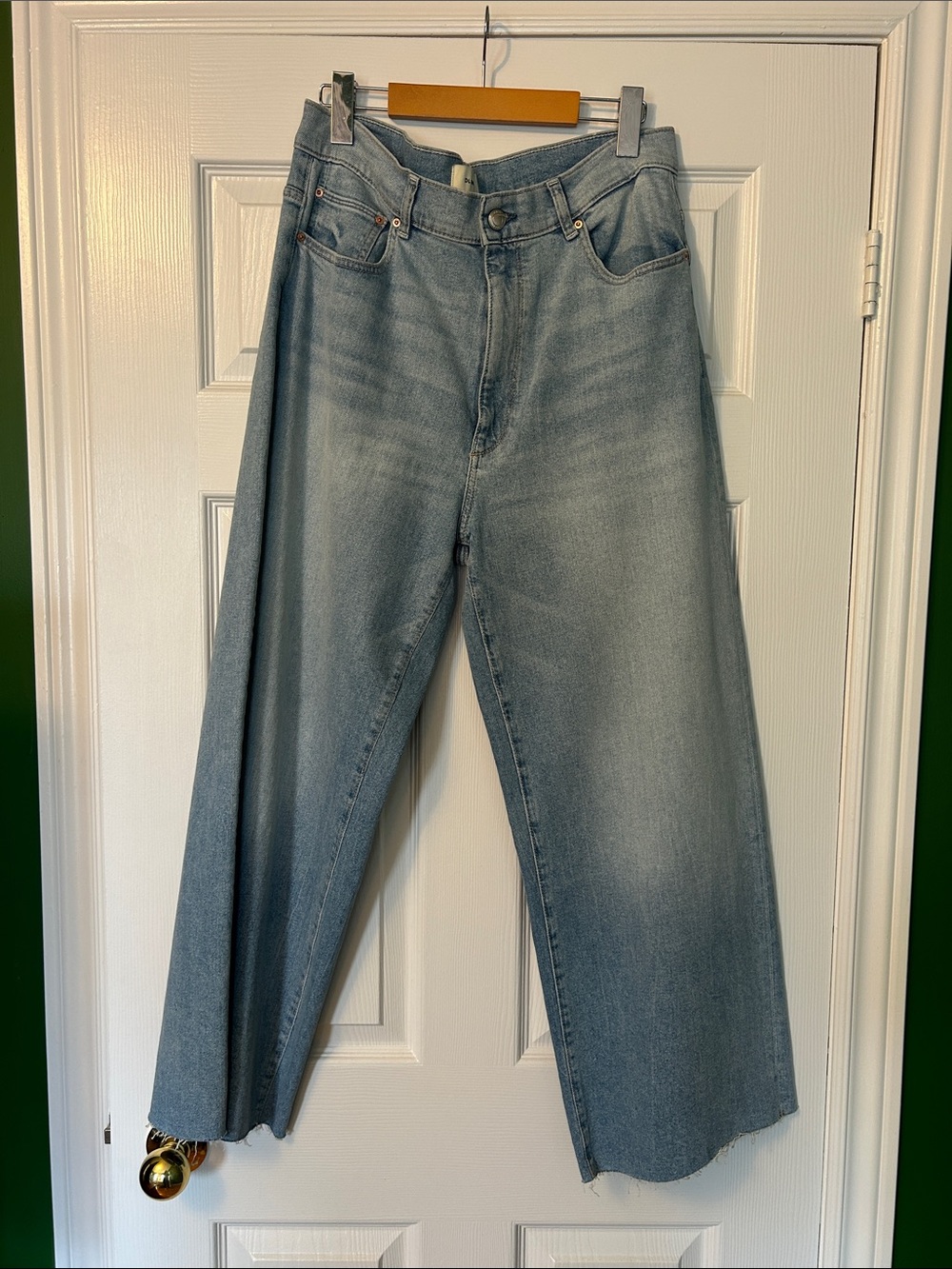 DL1961 Light Wash Hepburn wide leg raw hem jeans size 31/US 12